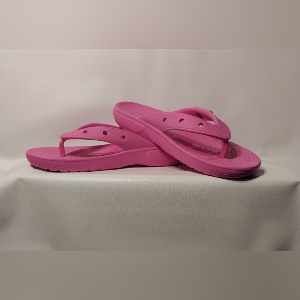 Crocs Pink Flip Flop Sandals W6 M4 Iconic Comfort Lightweight With Jibbitz Charm